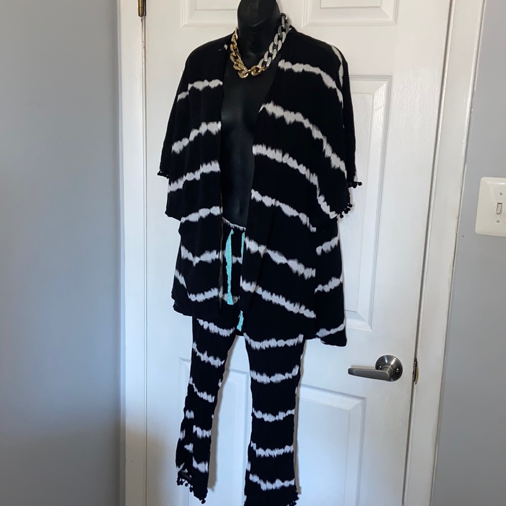 Black & white tie dye 2 OC lounge set with Capri pants and open kimono top
